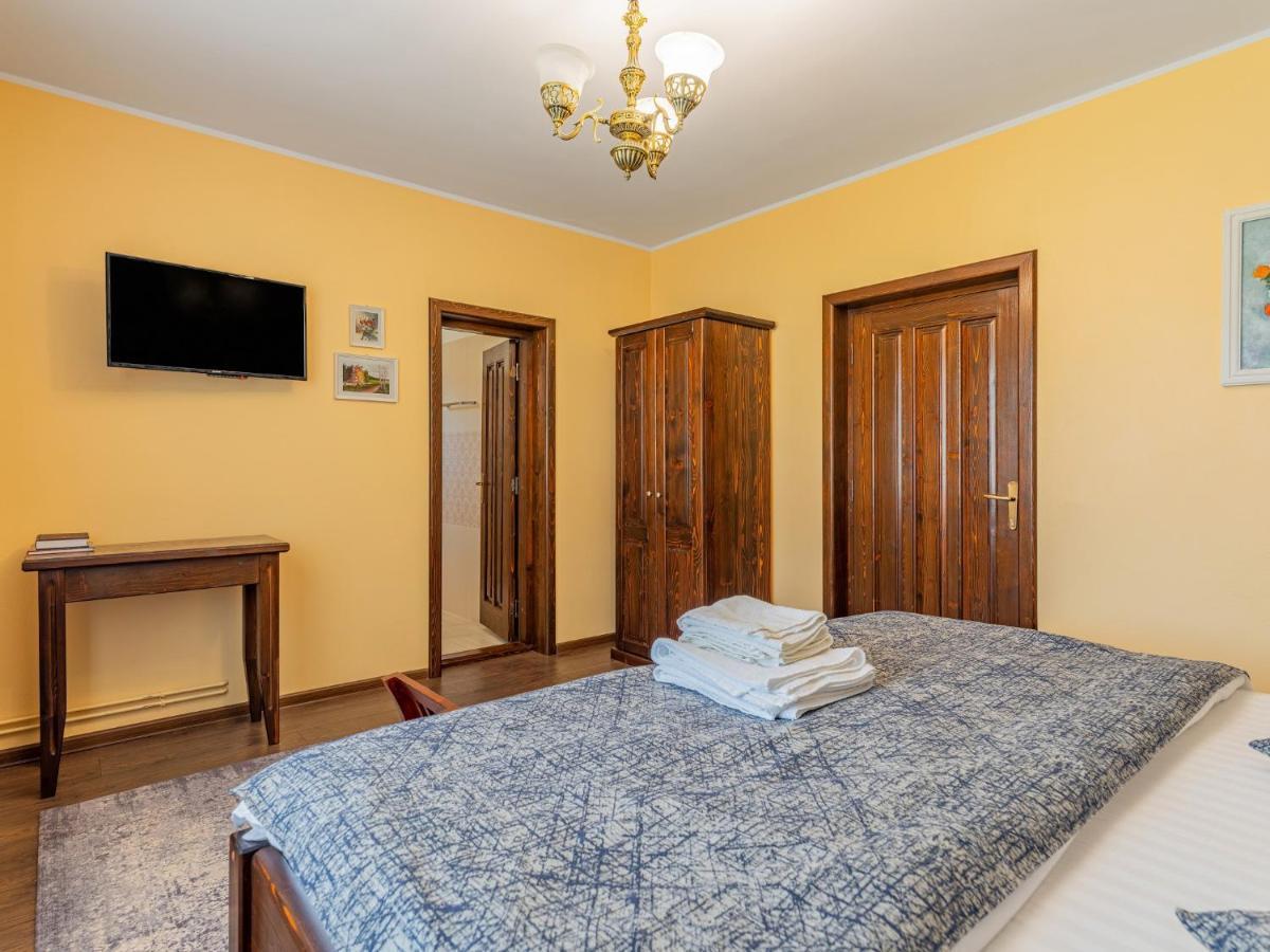 Hotel Casa Saraste Rîşnov Exterior foto