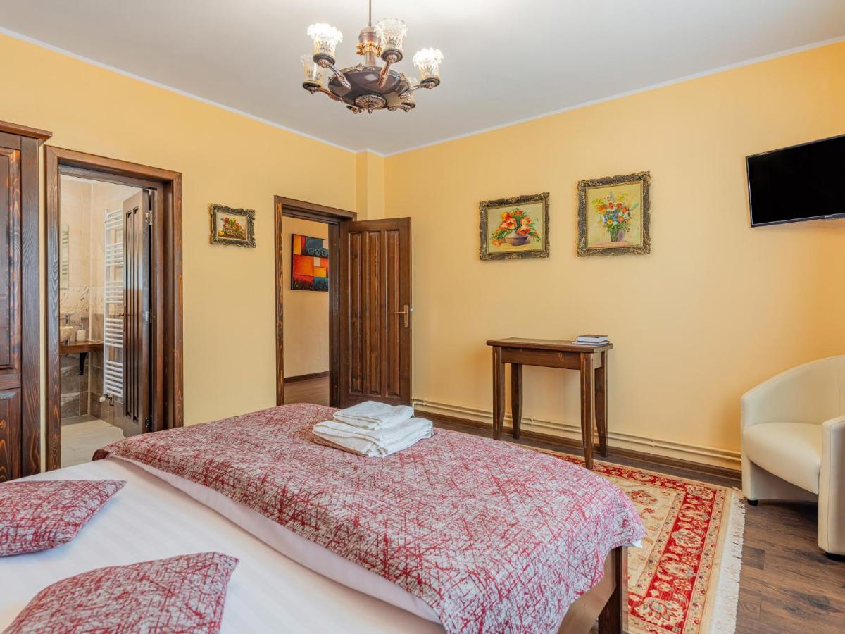 Hotel Casa Saraste Rîşnov Exterior foto